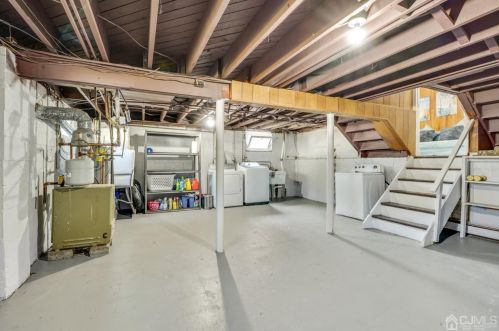 4 Loeb Ct, Edison NJ  08817-4713 exterior