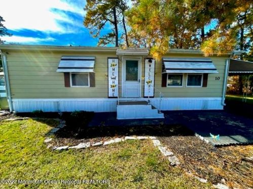 10 Arbor St, Lakehurst, NJ 08759-3602