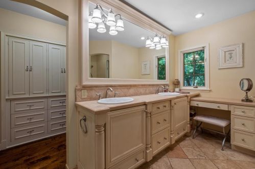 13592 Royal Glen Dr, Saint Louis MO 63131-1029 exterior