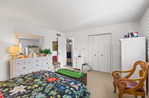 664 Evergreen Ct, Milwaukee WI 53217-1608 exterior