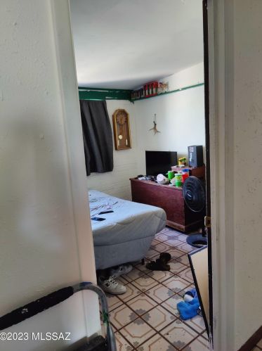 1302 Kleindale Rd, Tucson AZ 85749-8385 exterior