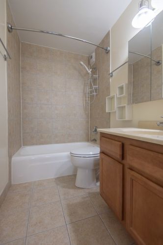 525 Hawthorne Pl, Chicago IL  60657-2907 exterior