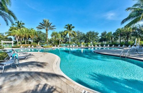 5283 Hawkesbury Way, Naples FL 34119-9582 exterior