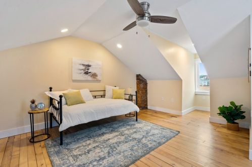 1814 Fox Way, Pittsburgh PA  15203-1732 exterior