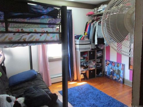 324 Oak Ave, Torrington CT 06790-6538 exterior