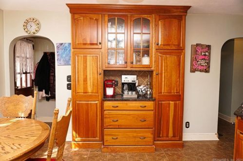 61 Spg St, Torrington CT 06790-4712 exterior