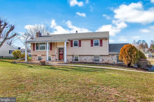 1243 Crestwood Dr, Pottstown PA 19464-2931 exterior