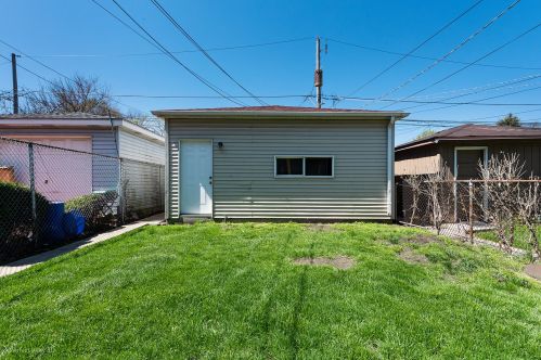 10528 Avenue, Chicago IL  60617-6313 exterior