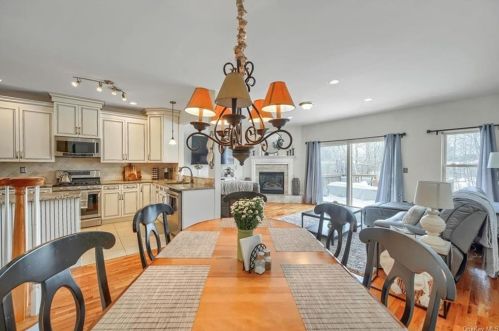 51 Oak Hl Rd, Middletown NY 10941-1366 exterior