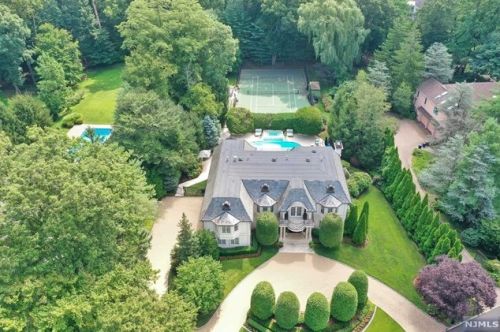 186 Hoover Dr, Cresskill, NJ 07626-1758