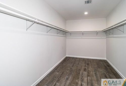 6 Dayton Rd, Edison NJ  08817-4007 exterior