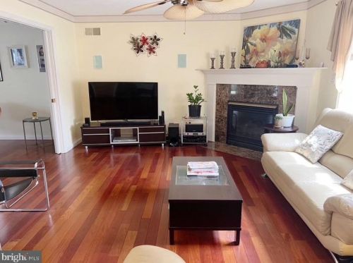 1011 Lehn Dr, Lancaster PA 17601-4884 exterior