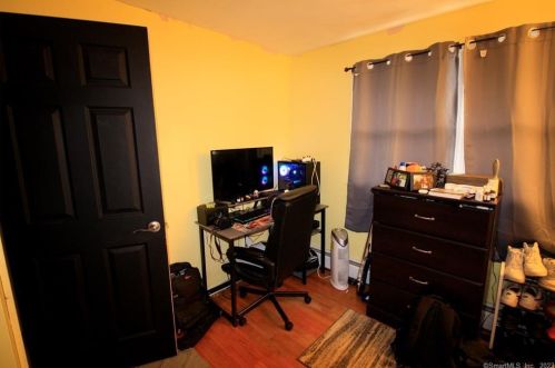 97 Dana Ln, Meriden CT 06451-5076 exterior