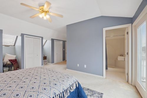 297 Main St, Seabrook NH 03874-4621 exterior