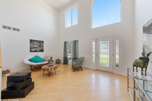 692 Indiana St, Elmhurst IL 60126-1345 exterior