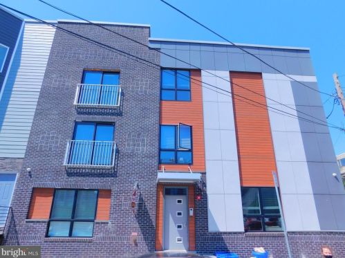 922 17th St, Philadelphia PA  19130-1533 exterior