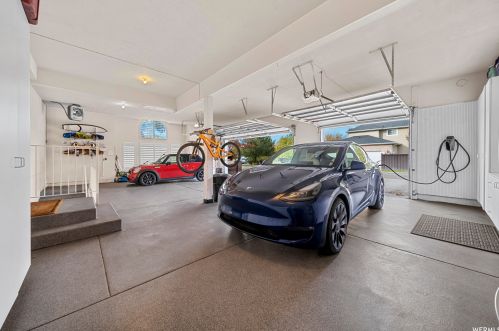 8029 Hunters Mdw Cir, Sandy UT 84093-6289 exterior