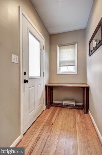 5947 Monticello Rd, Alexandria VA 22303-2218 exterior