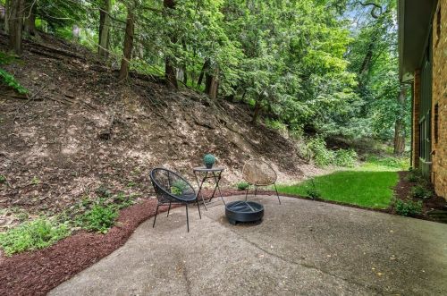 2302 Marbury Rd, Pittsburgh PA  15221-3670 exterior