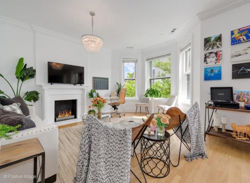 210 Eugenie St, Chicago, IL 60614-5780