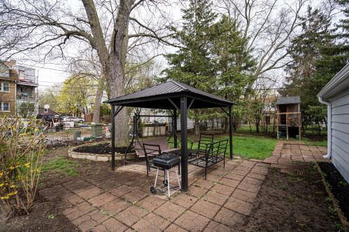 5946 40th St, Milwaukee WI  53209-3923 exterior