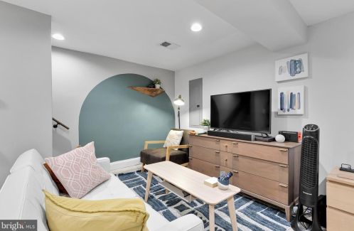 815 Longfellow St, Washington DC  20011-8205 exterior