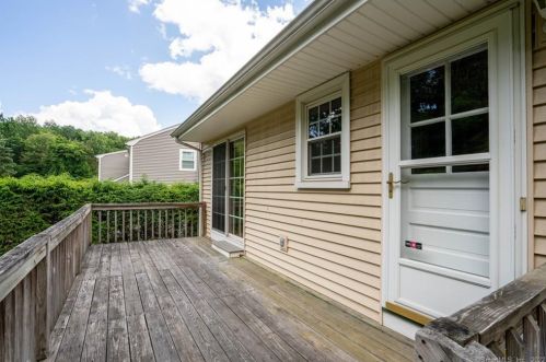 66 Lamplighter Ln, Hartford CT 06111-5232 exterior