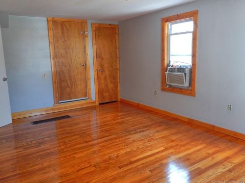 62 Pearl St, Seymour CT 06483-3709 exterior