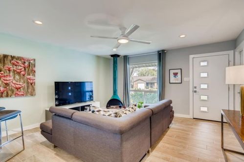 2403 Aldford Dr, Austin TX 78745-4822 exterior