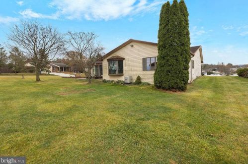 106 Lee Ann Ct, Hanover PA 17331-9560 exterior