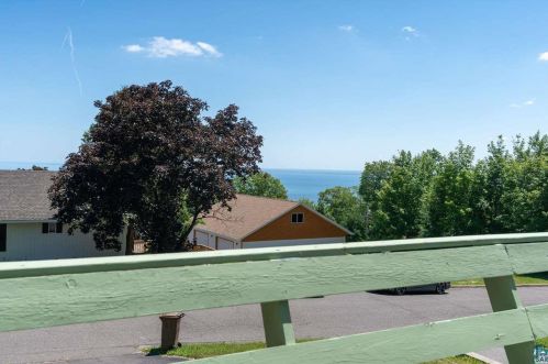 1445 Fern Ave, Duluth MN 55805-1133 exterior