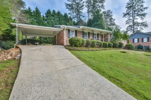 5795 Hilderbrand Dr, Atlanta GA  30328-5111 exterior