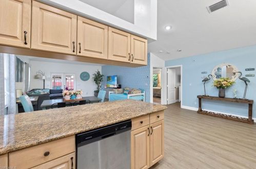 865 105 Ave, Naples FL 34108-1838 exterior