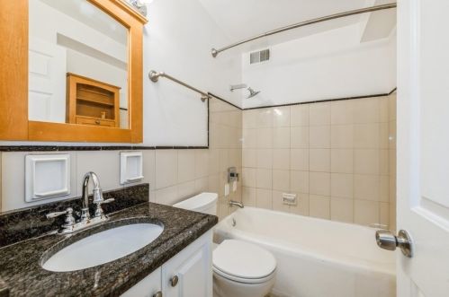 3950 Lake Shore Dr, Chicago IL 60613-3434 exterior