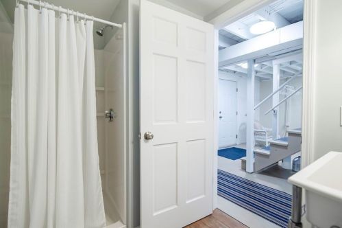 1110 Amostown Rd, West Springfield MA 01089-4309 exterior