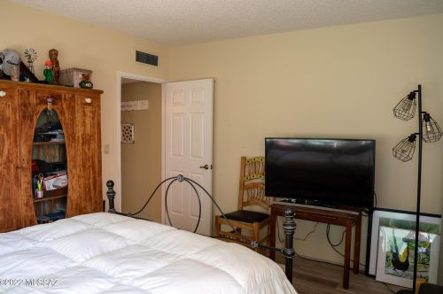 8738 Little Oak Ln, Tucson AZ 85704-0940 exterior