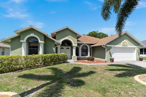 2110 Gaslight St, Fort Pierce, FL 34952-7329