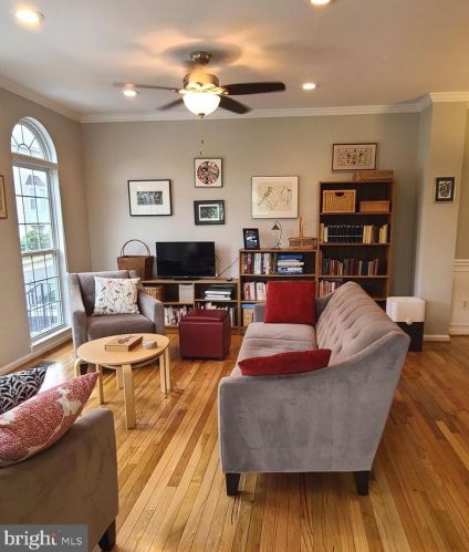 3378 Governors Crest Ct, Alexandria VA  22310-2335 exterior