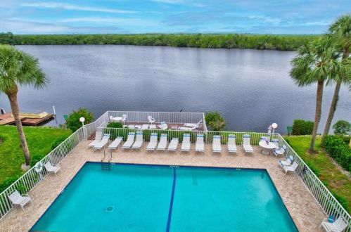 1285 Mainsail Dr, Naples FL 34114-8894 exterior