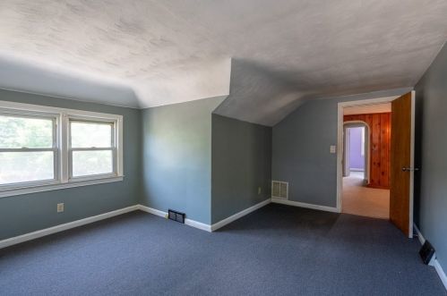 25 Chestnut St, West Springfield MA 01089-2804 exterior