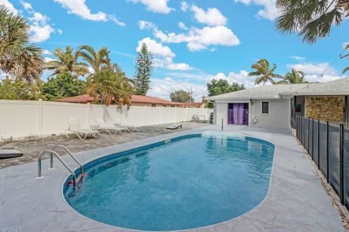 5401 26 Ave, Naples FL 34116-7503 exterior