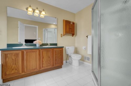 10 Delaney Ct, Bridgewater NJ 08807-5568 exterior