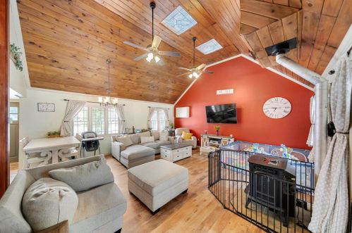 17 Hooksett Tpke, Concord NH  03304-4415 exterior