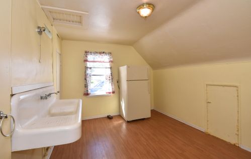 1043 31, Milwaukee WI 53215-2133 exterior