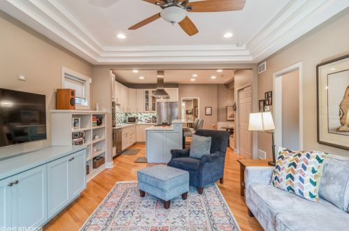 1845 Cornelia Ave, Chicago IL 60657-1022 exterior