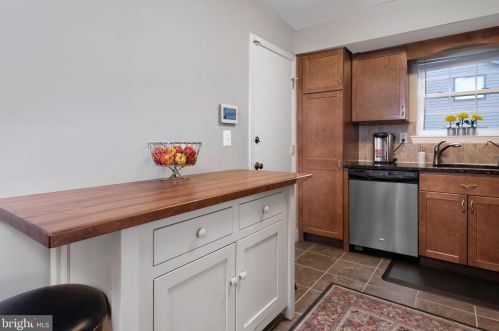 9 Cliveden Ct, Trenton NJ 08648-1400 exterior