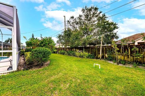 972 Haas Ave, Fort Pierce FL  34953-5611 exterior