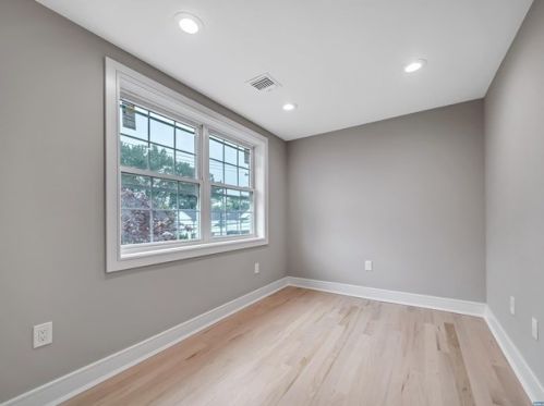 356 New Milford Ave, Dumont NJ 07628-2147 exterior