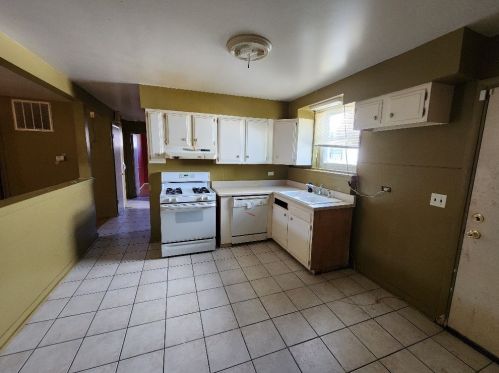 2032 15 Ave, Broadview IL 60155-3008 exterior