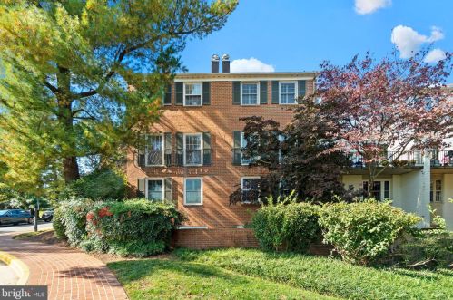 3261 Sutton Pl, Washington DC  20016-7535 exterior